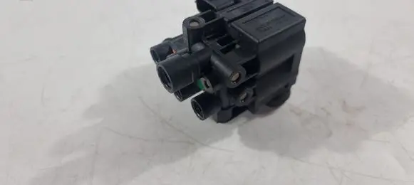 Land Rover Discovery 5 Air suspension valve block CPLA5B710BC