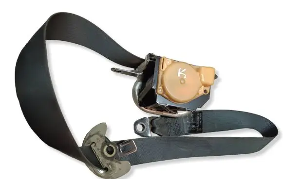 Toyota Avensis T250 Front seatbelt 09043