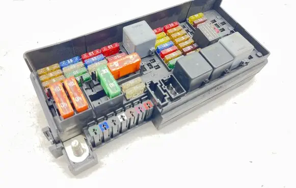 Mercedes-Benz ML W164 Fuse module A1645400272