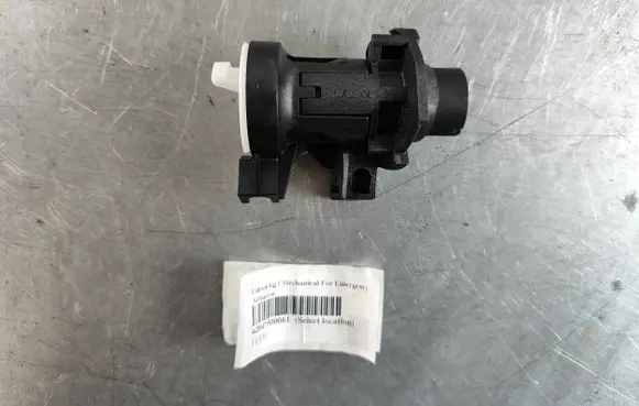Mercedes-Benz S W222 Tailgate exterior lock a2047500061