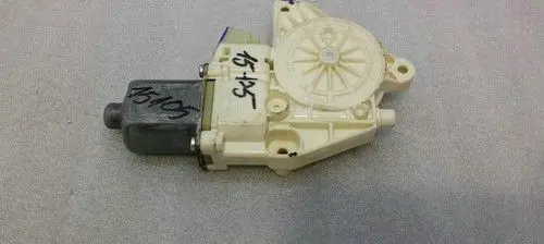 Mercedes-Benz C W204 Front door window regulator motor A2048200642
