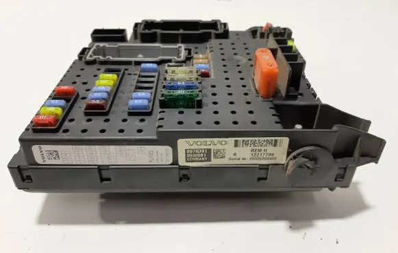 Volvo XC70 Fuse module 8676391 12217799