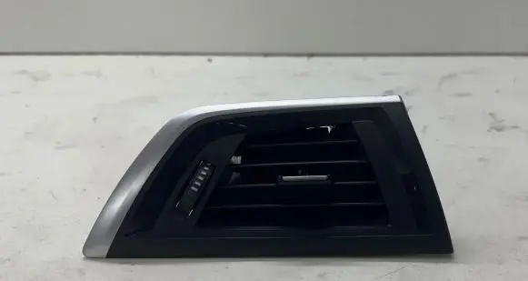 BMW 1 F20 F21 Dash center air vent grill 920535607 507890 182520