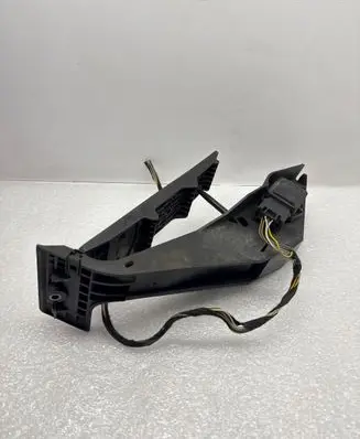 BMW 7 E65 E66 Accelerator throttle pedal 6766930 150104 25916010