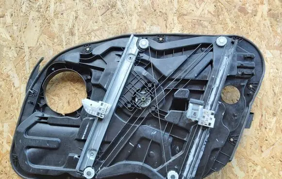 Hyundai i40 Front window lifting mechanism without motor 813103Z000