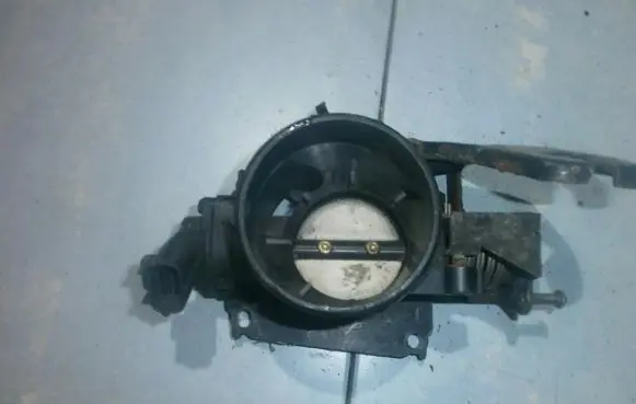 Ford Focus Throttle valve x64uld xs4u9e927a