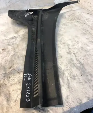 Volkswagen Jetta VI Wiper trim 5c7819404