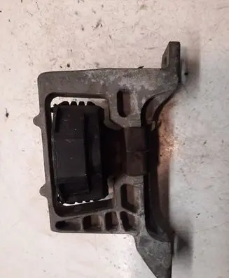 Ford Focus Engine mount bracket 326b21