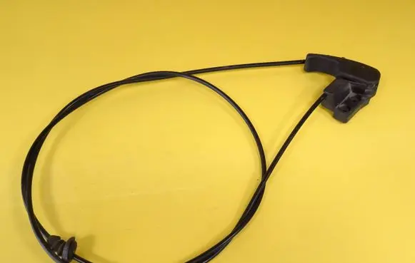 Skoda Octavia Mk1 (1U) Engine bonnet/hood lock release cable 1H1823533