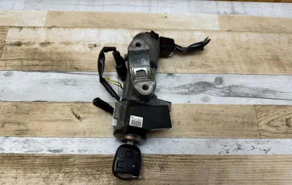 Toyota Avensis T250 Ignition lock 736661A