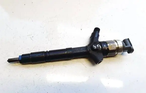 Toyota Corolla E120 E130 Fuel injector 236700g010