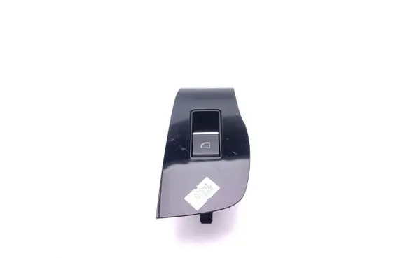 Mazda 3 II Electric window control switch BDGF66370 8302T1A