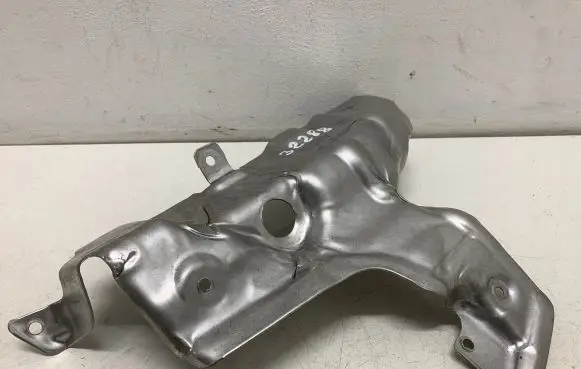Volvo XC40 Heat shield in engine bay 31361957 R14MA