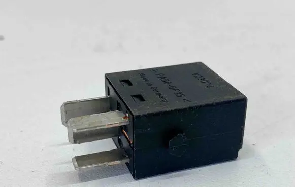 Mercedes-Benz SL R129 Fuel pump relay A0025421119 0025421119