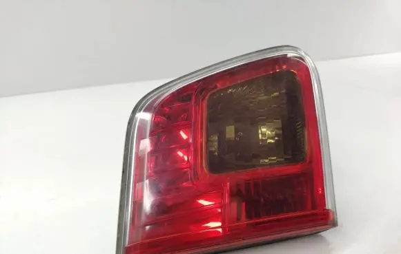 Toyota Avensis T270 Tailgate rear/tail lights