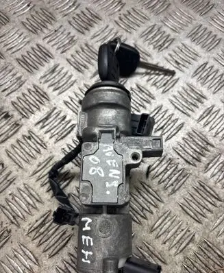 Toyota Avensis T250 Ignition lock 05015178