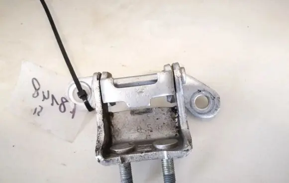 Honda FR-V Tailgate/trunk/boot hinge