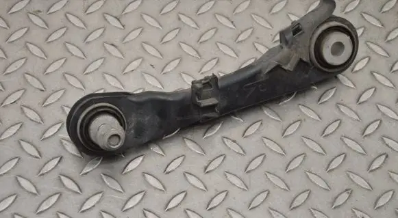 BMW 5 G30 G31 Rear upper control arm/wishbone 6867537