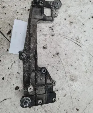 Volkswagen Touran I Engine mounting bracket 03G131159