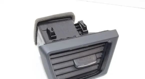 Nissan Leaf II (ZE1) Dashboard air vent grill cover trim 