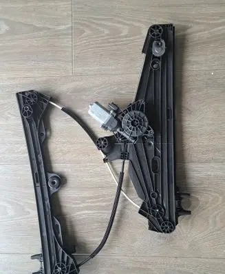 Opel Astra L Front door window regulator with motor E22355102 9830815180
