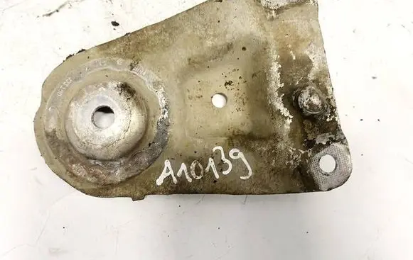 Volkswagen PASSAT B5.5 Engine mounting bracket