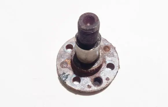 Volkswagen Polo Stub axle 