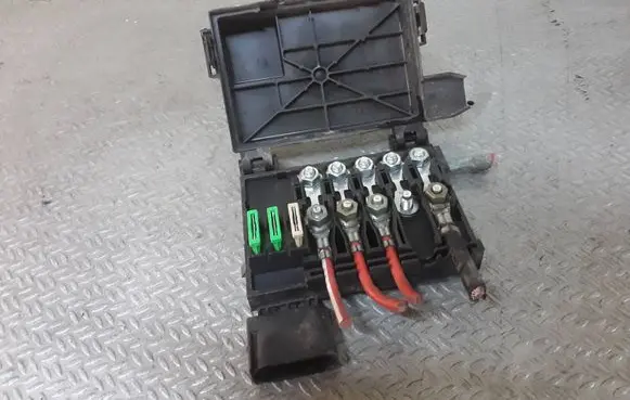 Volkswagen Transporter - Caravelle T4 Fuse module 7D0937550A