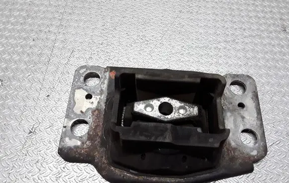 Ford Mondeo MK IV Engine mount bracket