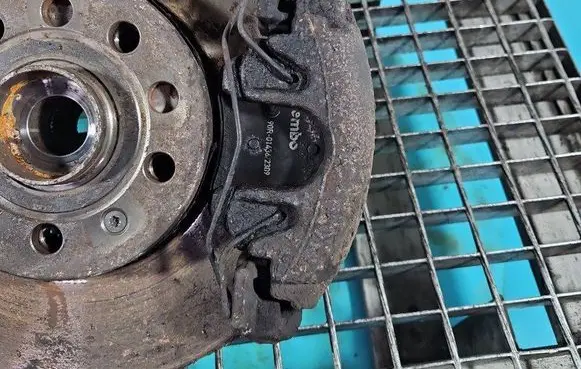 Front brake caliper