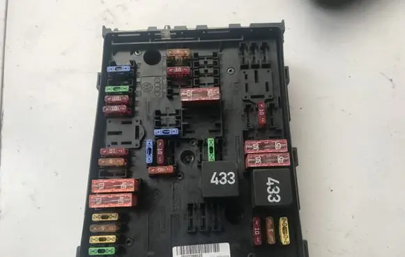 Skoda Octavia Mk2 (1Z) Fuse module 1K0937124K
