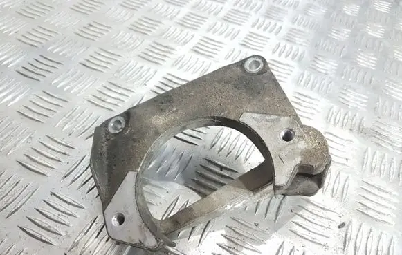 BMW 5 E60 E61 Engine mount bracket 76111702 24168110