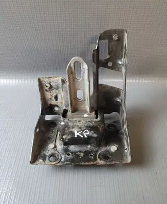 Peugeot 208 Engine mount bracket 9801521580