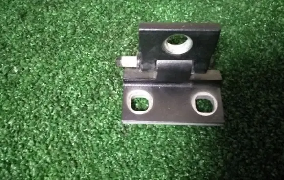 Volvo V70 Front door upper hinge