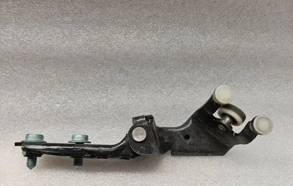 Volkswagen Transporter - Caravelle T5 Sliding door middle roller runner 7H0843335A