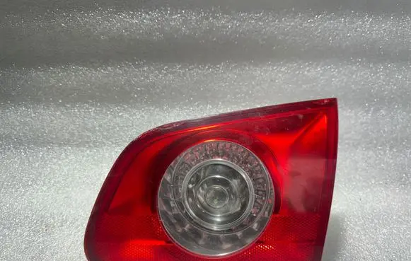 Tailgate rear/tail lights