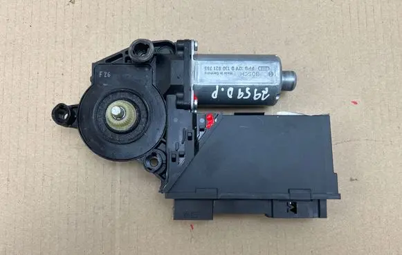Porsche Cayenne (9PA) Front door window regulator motor 3D1959792E 0130821765