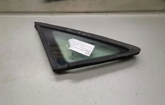 Volkswagen Touran I Front triangle window/glass 1T0845412