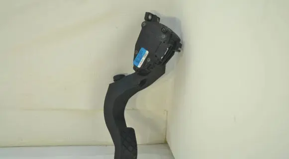 Audi A4 S4 B7 8E 8H Accelerator throttle pedal 8E1723523F 6PV00837600 8E1723523E