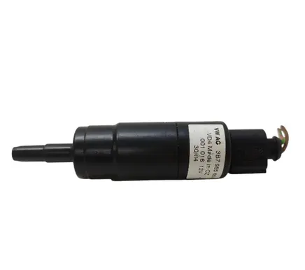 Skoda Octavia Mk2 (1Z) Headlight washer pump 3B7955681