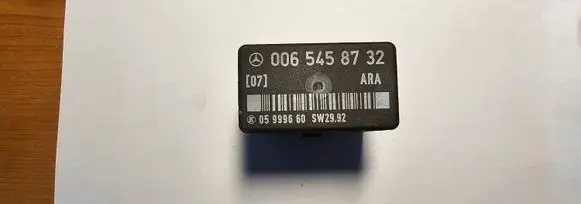 Mercedes-Benz E W124 Other relay 0065458732 05999660