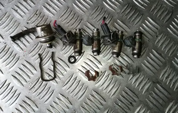 Fuel injectors set