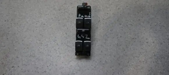 Volkswagen PASSAT B5 Electric window control switch