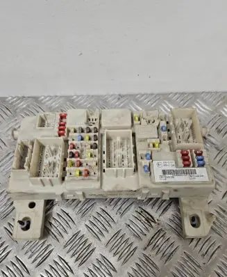 Ford Focus Fuse module 7M5T14014 F1657C 7M299967