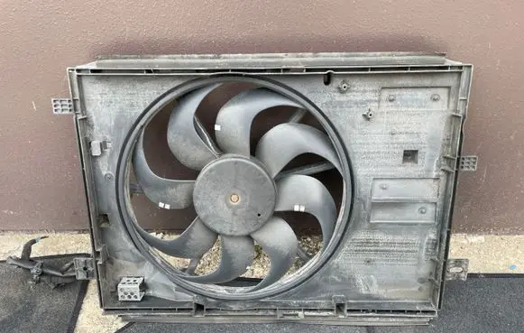 Citroen C4 II Picasso Radiator cooling fan shroud