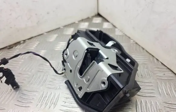 BMW 3 F30 F35 F31 Front door lock 7202146