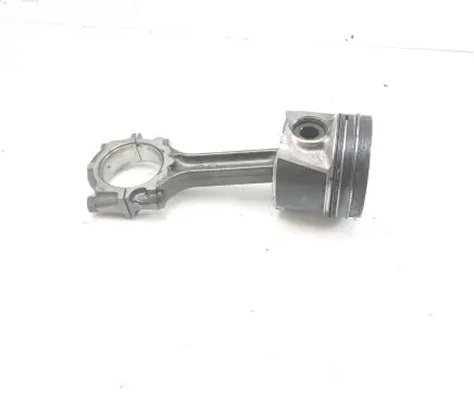Nissan Navara D40 Piston with connecting rod