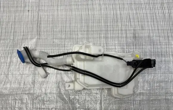 Fiat Panda III Windshield washer fluid reservoir/tank 9845633880
