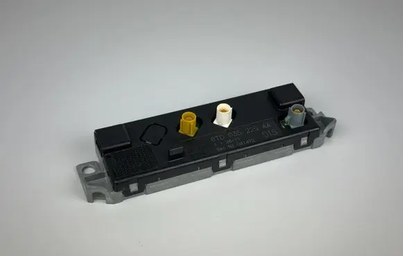 Audi A5 8T 8F Aerial antenna amplifier 8T0035225AA