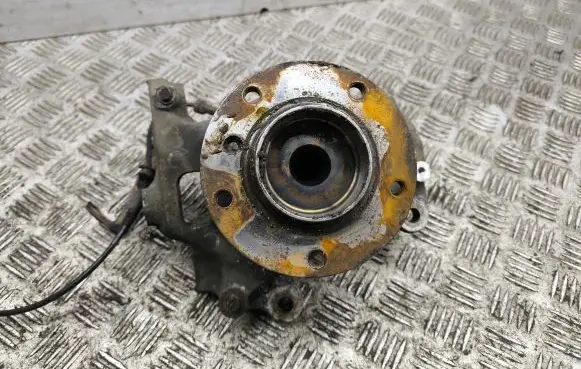 Front wheel hub